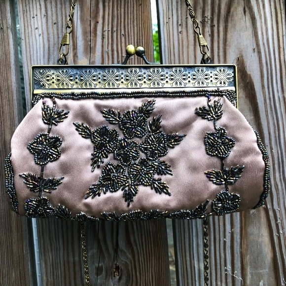(SOLD) VINTAGE beaded beauty - Picture 2 of 16